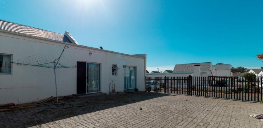 5 Bedroom Property for Sale in Velddrif Western Cape
